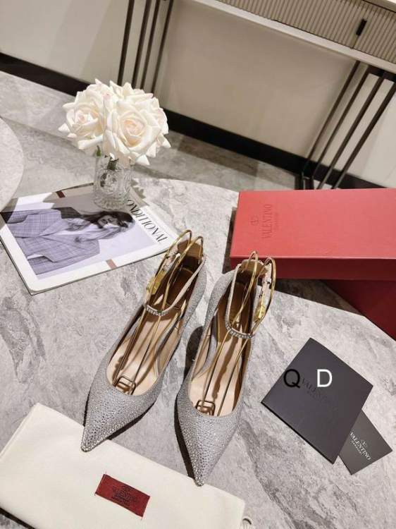Picture of Valentino Shoes _SKUValentinosz35-40720253.5CMGDT0401